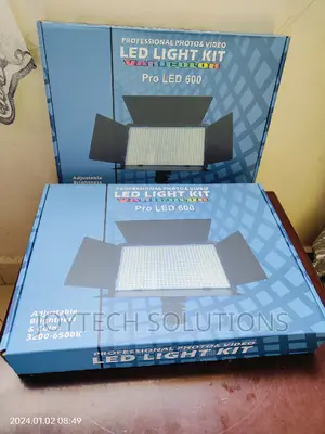 Led Uc 600 With Two Batteries and Chargers Adaptor Cable
