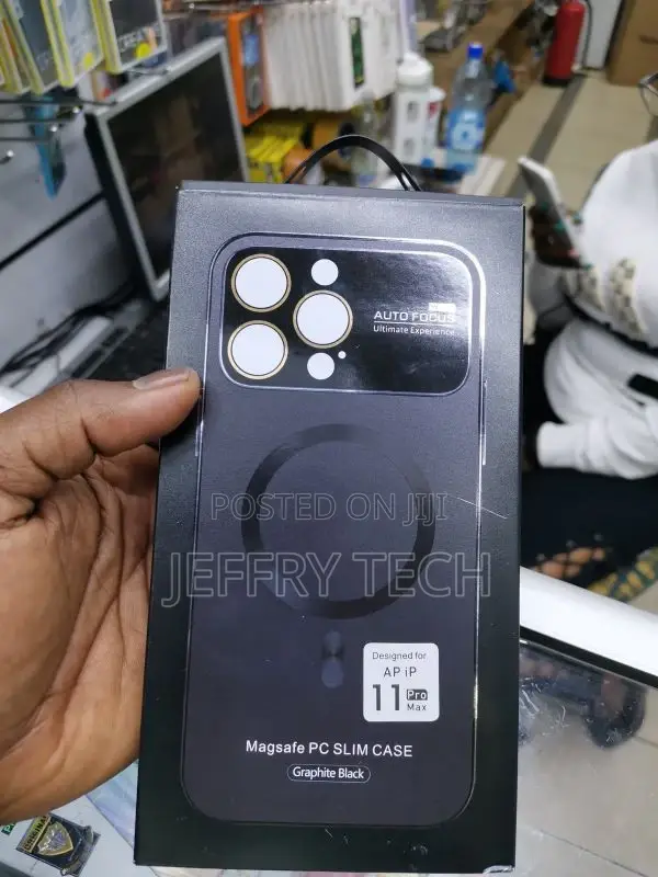 iPhone 11pro Auto Focus Magsafe Cover Case Black