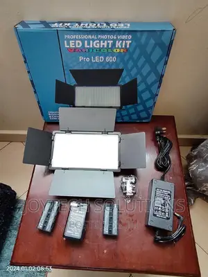 New Led Video Light Pro Led 600 With Stand and Two Batteries
