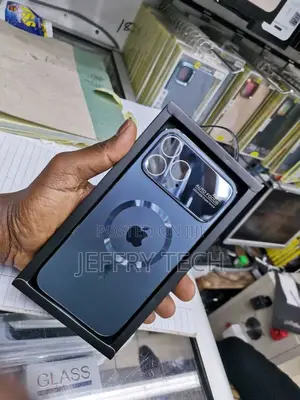iPhone 13 Pro Max Auto Focus Cover Magsafe Case