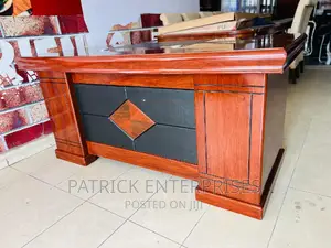 Executive Imported Morden Office Desk 1.6 MTRS