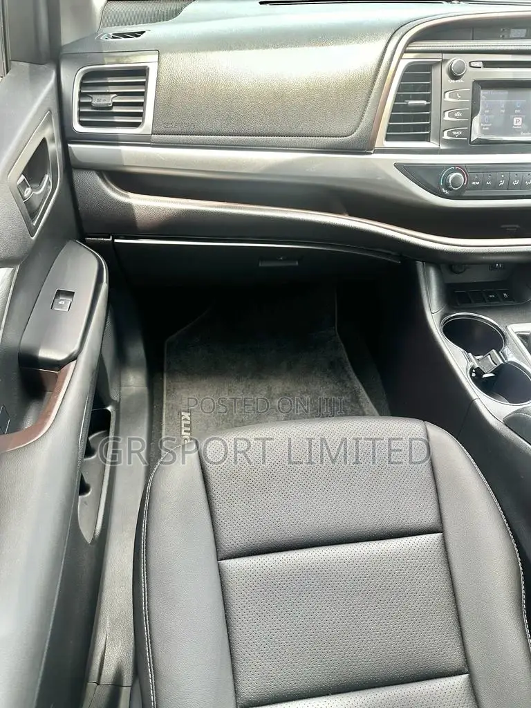 Toyota Kluger 2016 Black