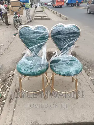 Manicure Love Seats