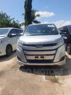 Toyota Noah 2.0 FWD (7 Seater) 2017 Silver