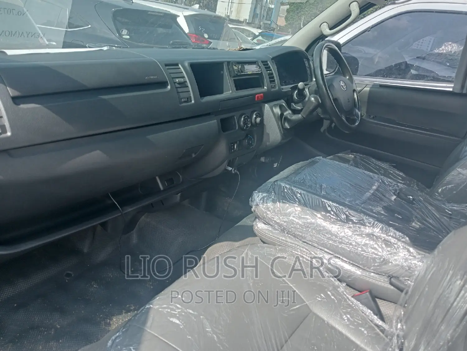 Toyota HiAce 2017 Silver