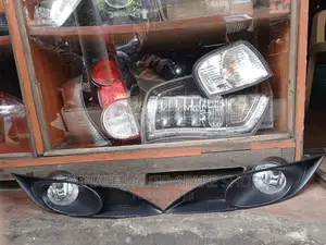 Foglights + Foglight Covers Toyota Auris 2009/10
