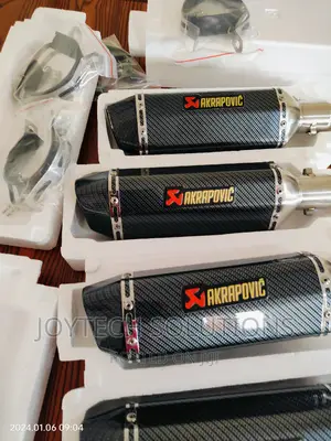 Improved Akrapovic Exhaust Muffler Motorcycle Pipe.