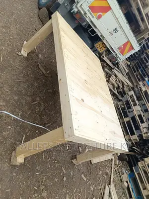 Wooden Pallet Dining Table 076