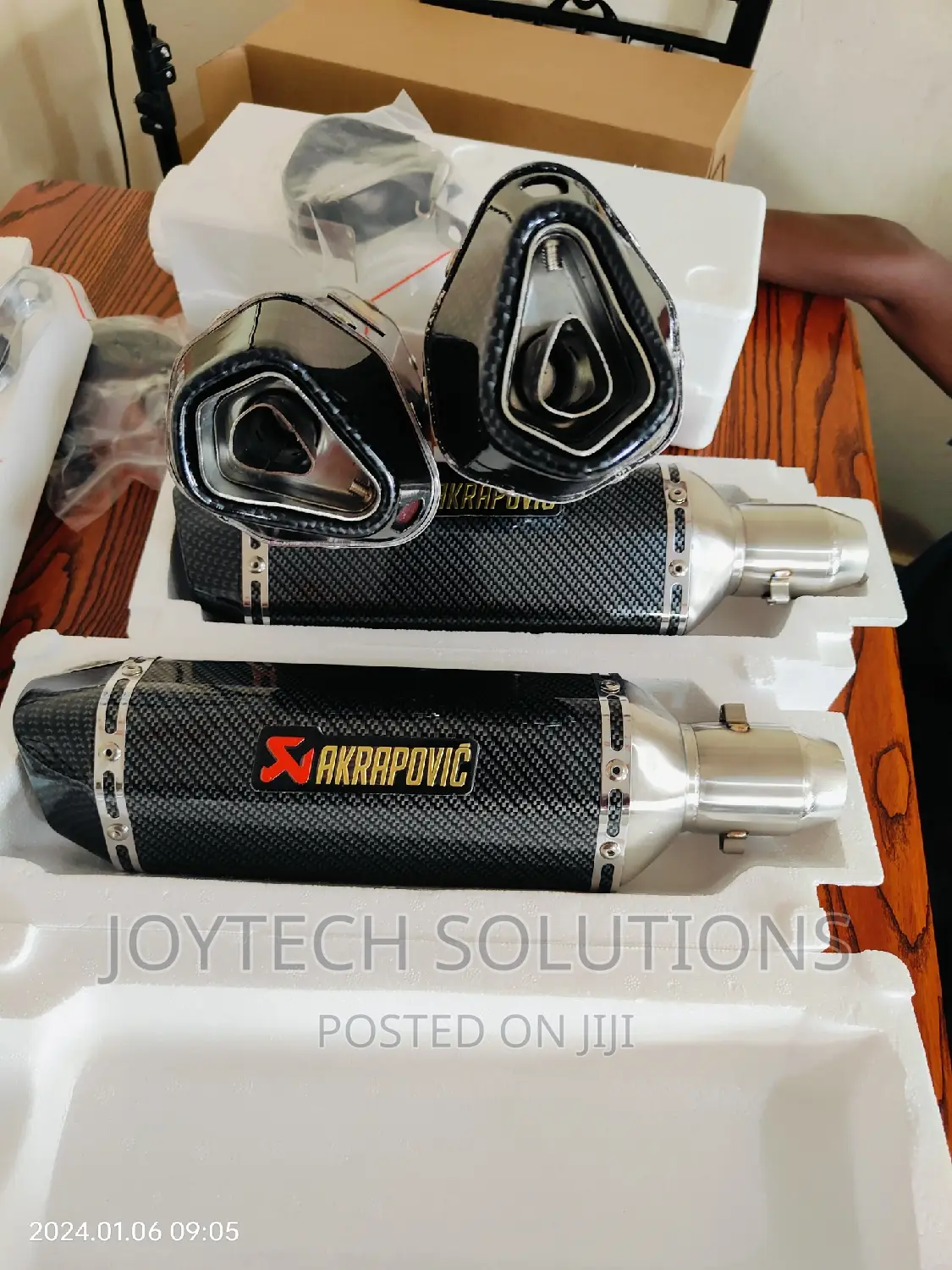Universal Akrapovic Exhaust Muffler Pipe System. Above 150cc