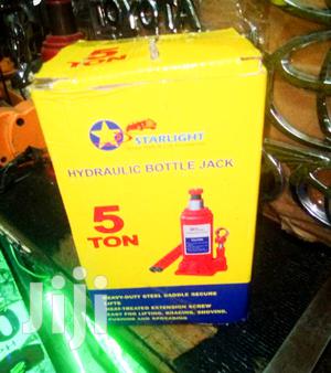 New 5 Ton Hydraulic Jack.