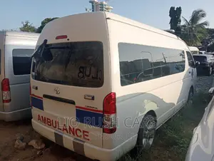 Toyota HiAce 2016 White