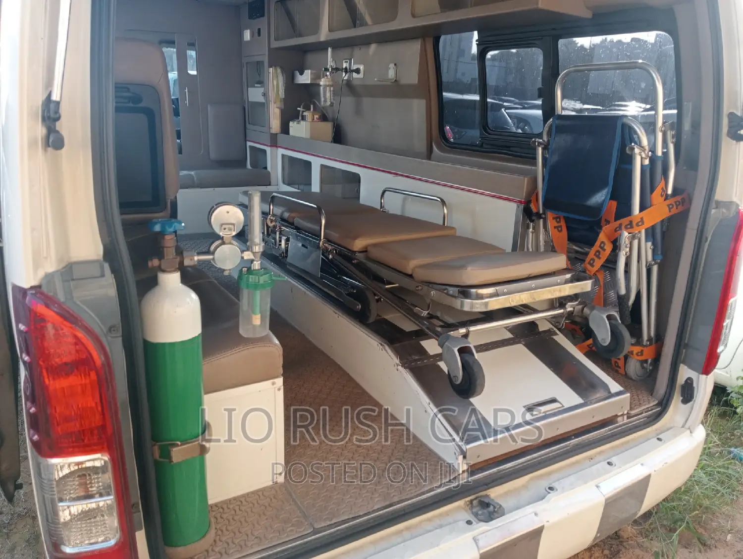 Toyota HiAce 2016 White