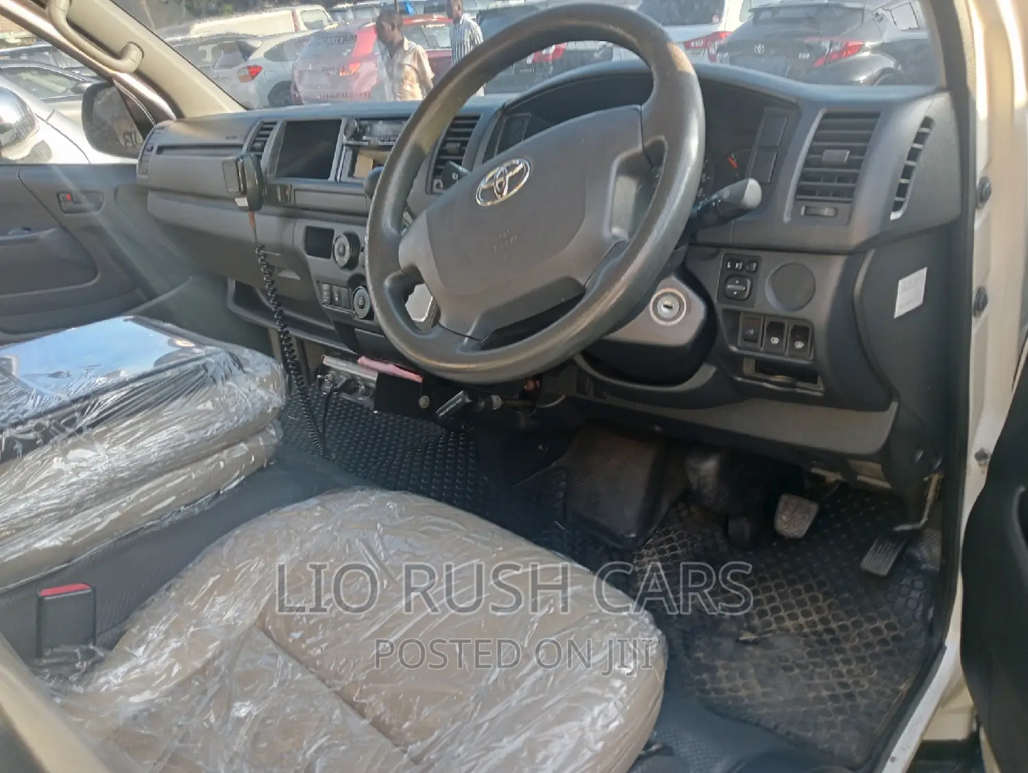 Toyota HiAce 2016 White
