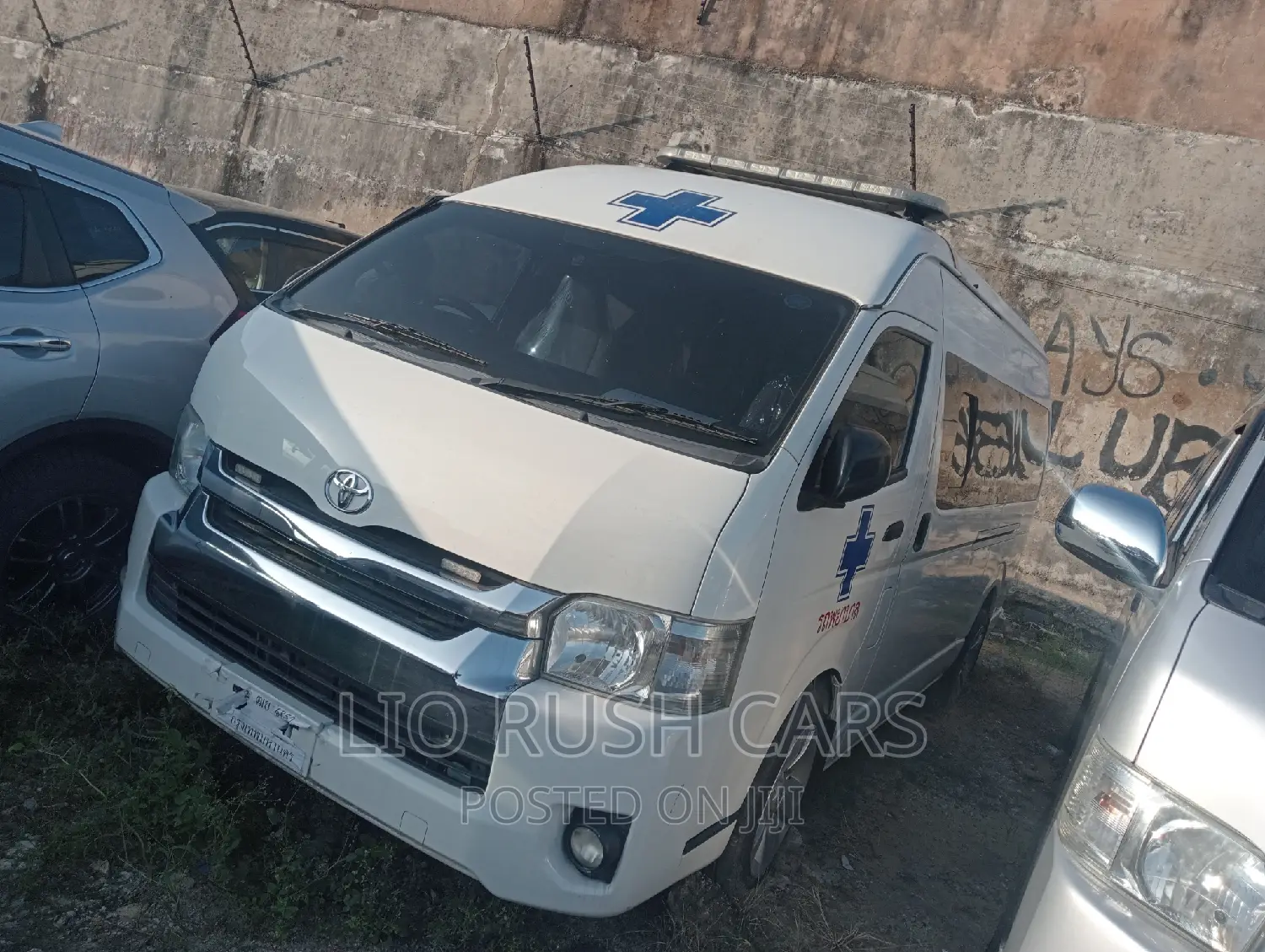 Toyota HiAce 2016 White