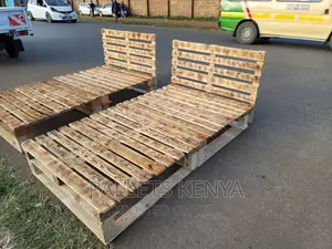 Pallet Bed- 4*6 Blazed Pallet Bed. (#CL18)