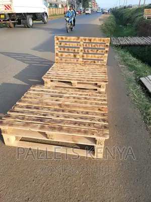 Pallet Bed- 4*6 Blazed Pallet Bed. (ZC09)