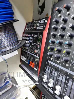Powered Mixer 4 Channels 