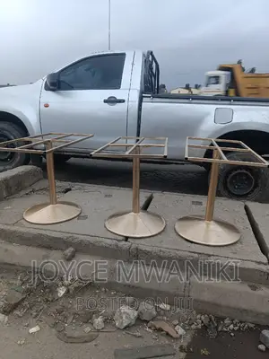 Restaurant Table Stands, Colour Gold.