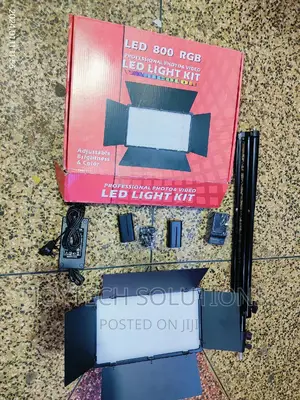 Universal Pro RGB Led 800+ . With Remote, 2 Batteries Stand
