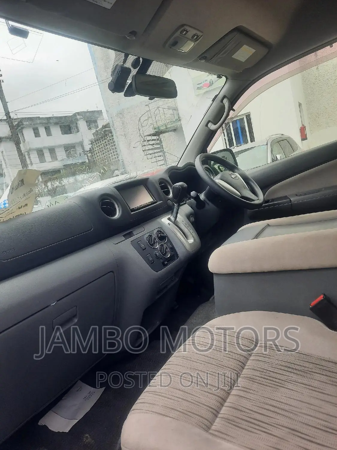Nissan Caravan (Urvan) 2017 Black