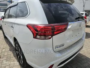 Mitsubishi Outlander 2017 Pearl