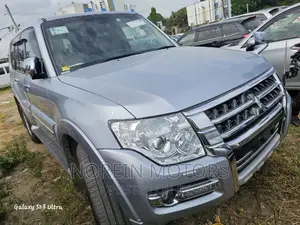 Mitsubishi Pajero Sport 2017 Silver