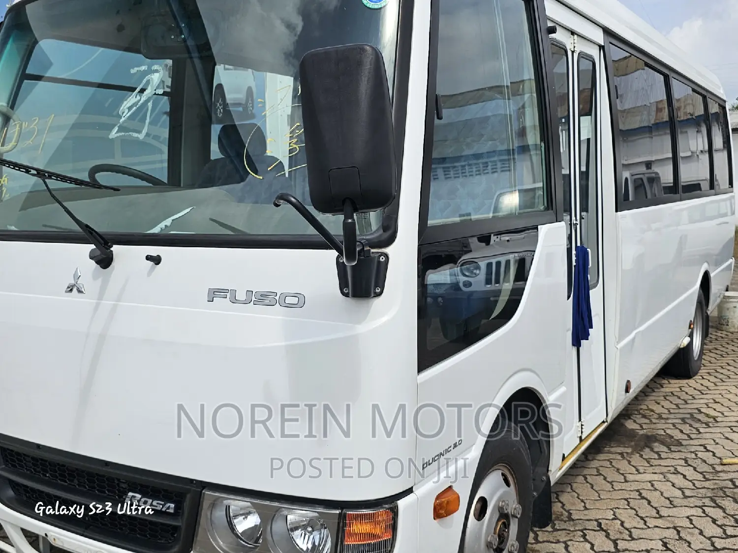 Mitsubishi Fuso Rosa 2017 White