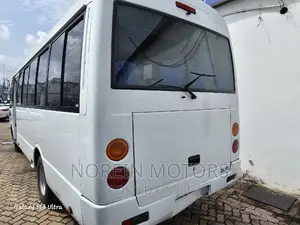 Mitsubishi Fuso Rosa 2017 White