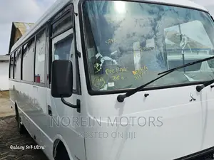 Mitsubishi Fuso Rosa 2017 White