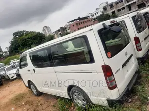 Toyota HiAce 2017 White