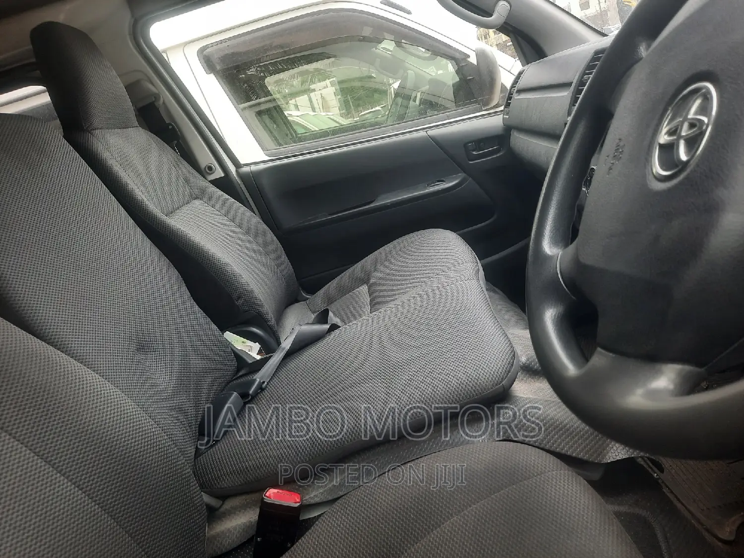 Toyota HiAce 2017 White