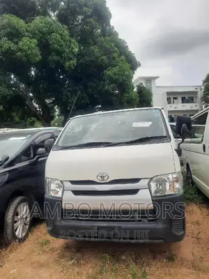 Toyota HiAce 2017 White