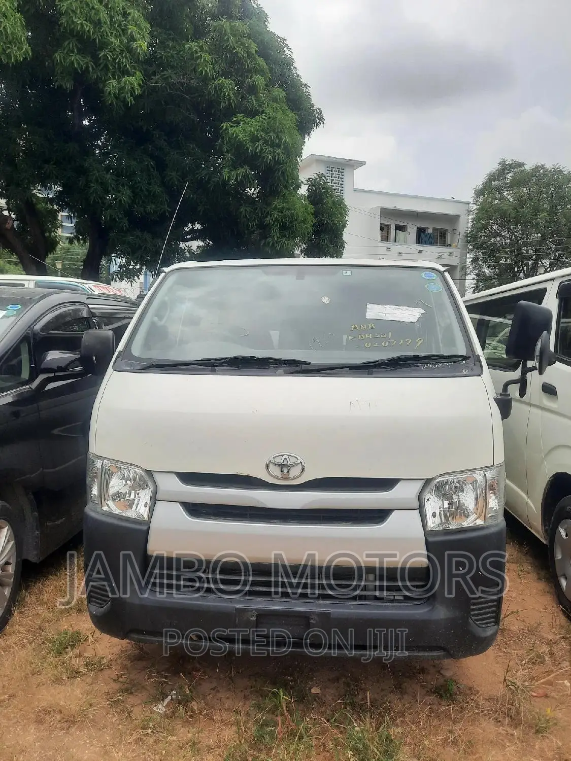 Toyota HiAce 2017 White