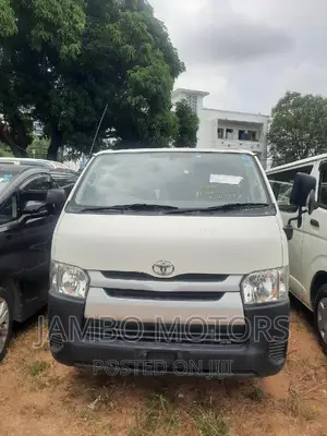 Toyota HiAce 2017 White