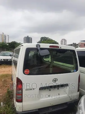 Toyota HiAce 2017 White
