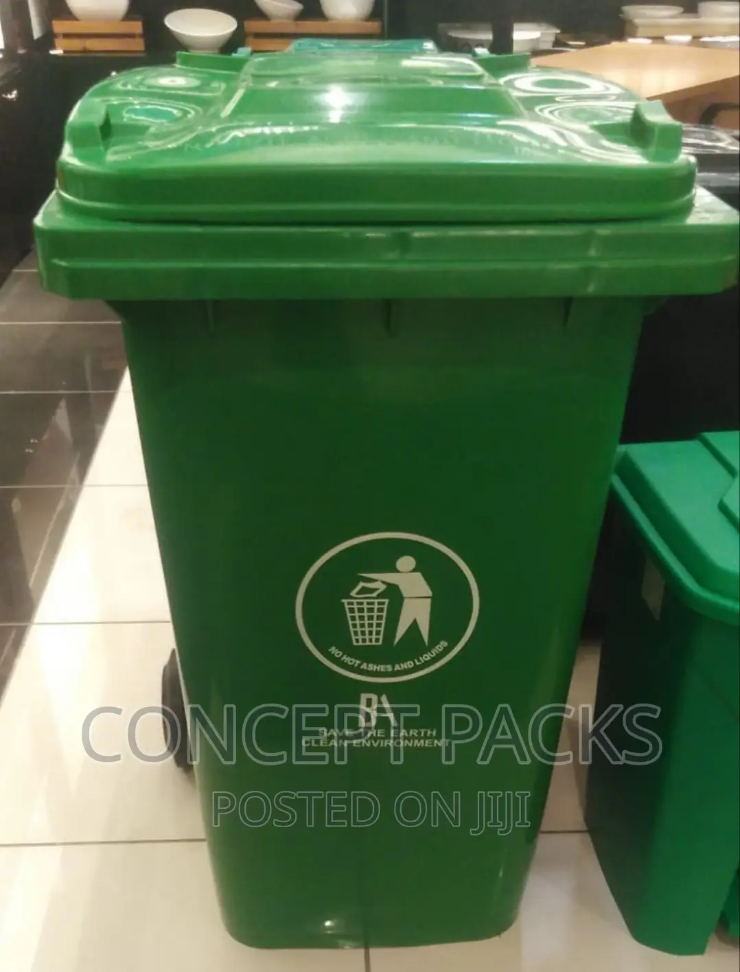 120l Green Dust Bin With Wheels.
