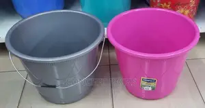 20ltr Kenpoly Open Bucket With Metallic Handle.
