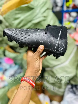 Nike Black Phantom Luna Football Boots