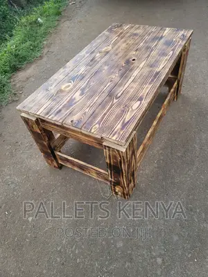 Pallet Coffee Table. D2