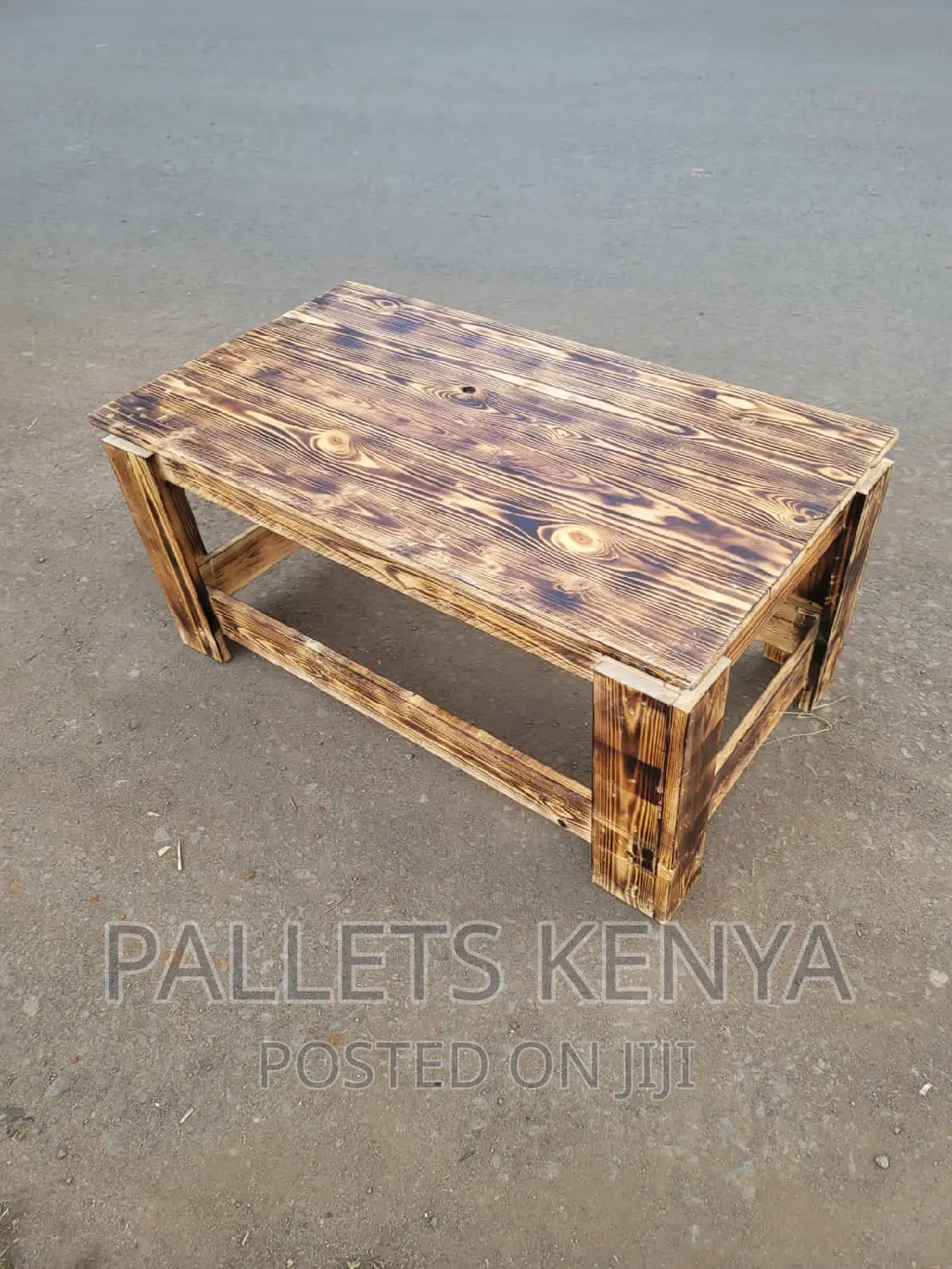 Pallet Coffee Table. D4