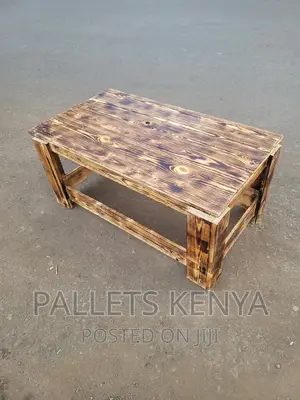 Pallet Coffee Table. D4