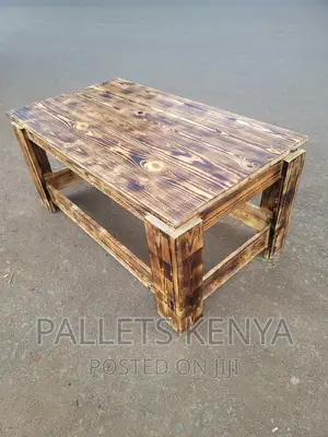 Coffee Table- Pallet Coffee Table. D5L