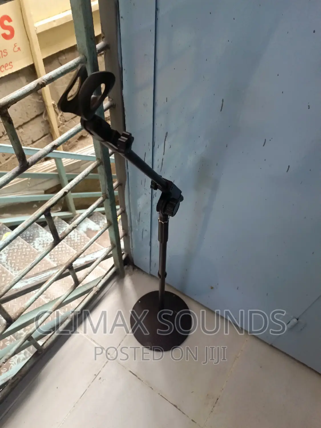 Microphone Stand Round Base Strong