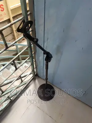 Microphone Stand Round Base Strong
