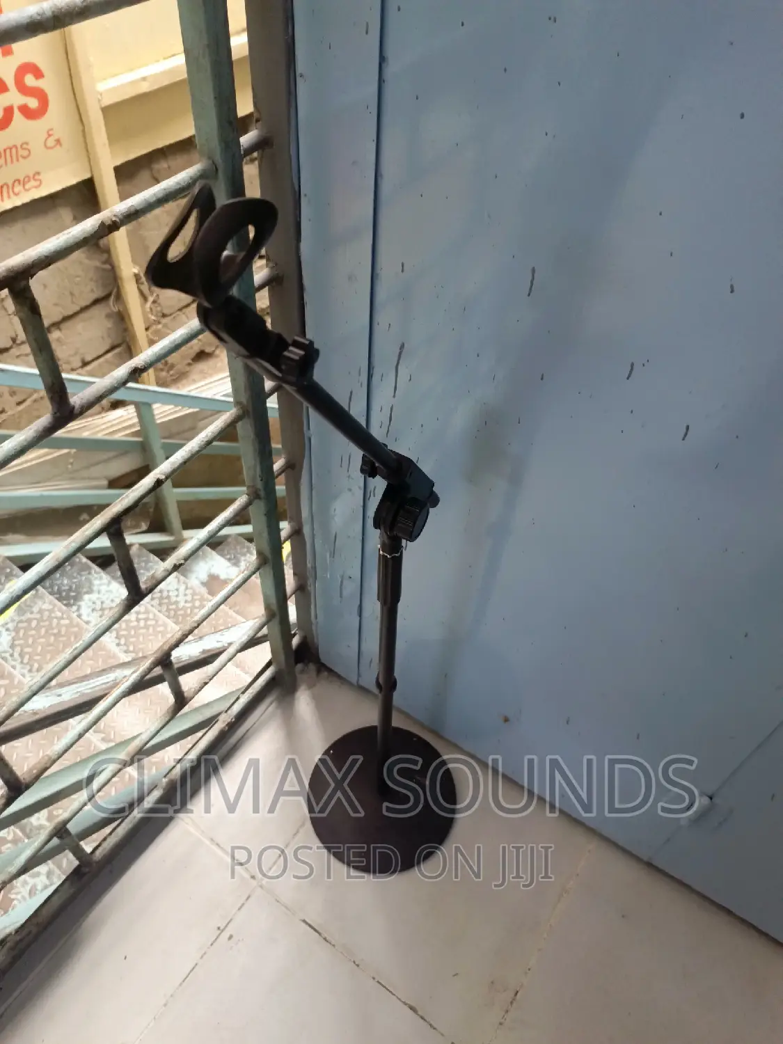 Microphone Stand Round Base Strong