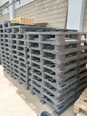 Plastic Pallets (Strong/Very Durable)089