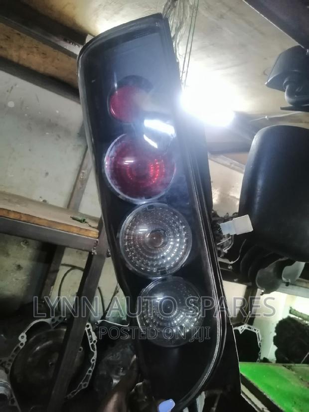 Toyota Hiace 7l New Model Rear Light - thumbnail 3