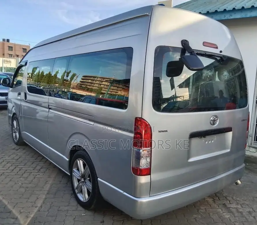 Toyota HiAce 2017 Silver