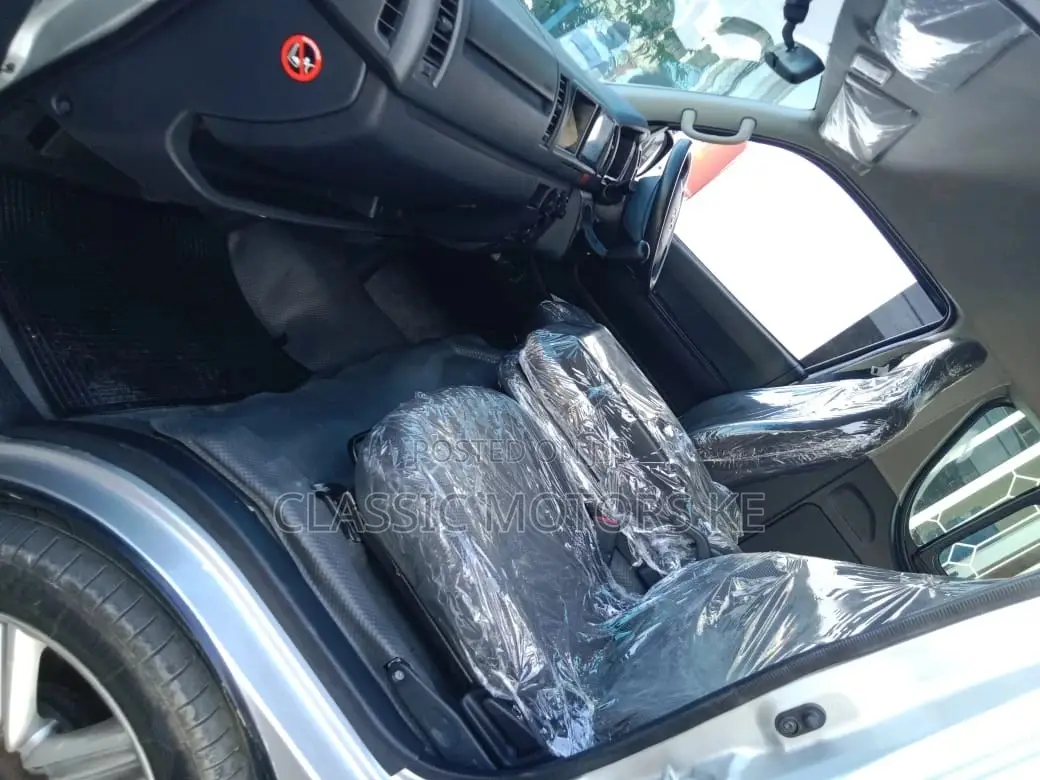 Toyota HiAce 2017 Silver