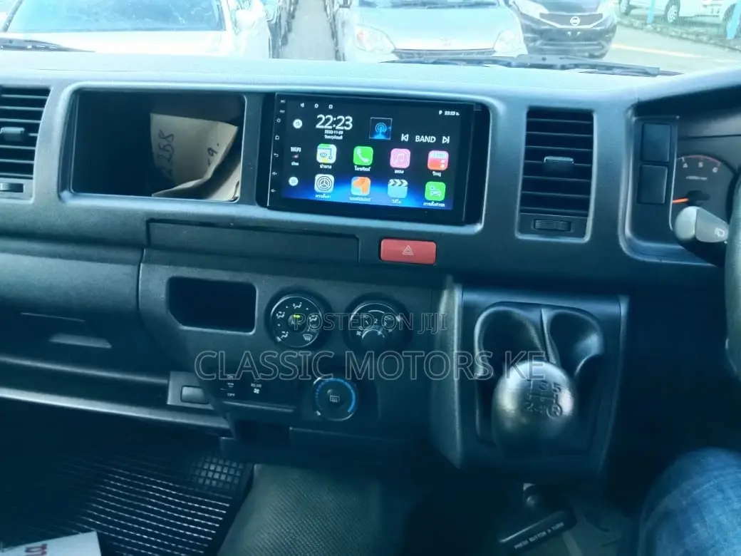 Toyota HiAce 2017 Silver